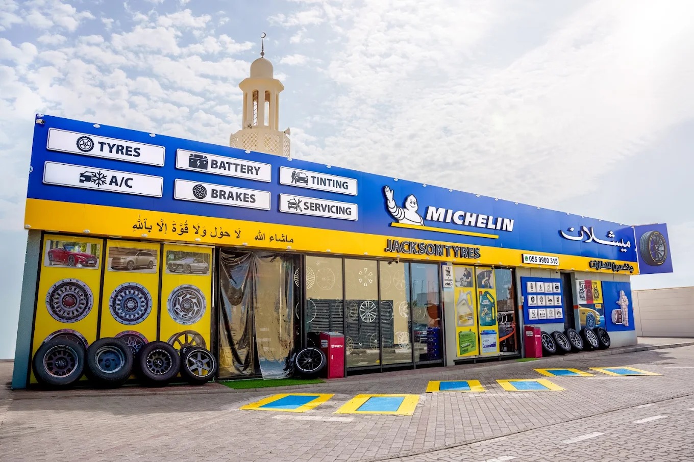 Professional tyre technician providing mobile tyre replacement service beside a car in Dubai.